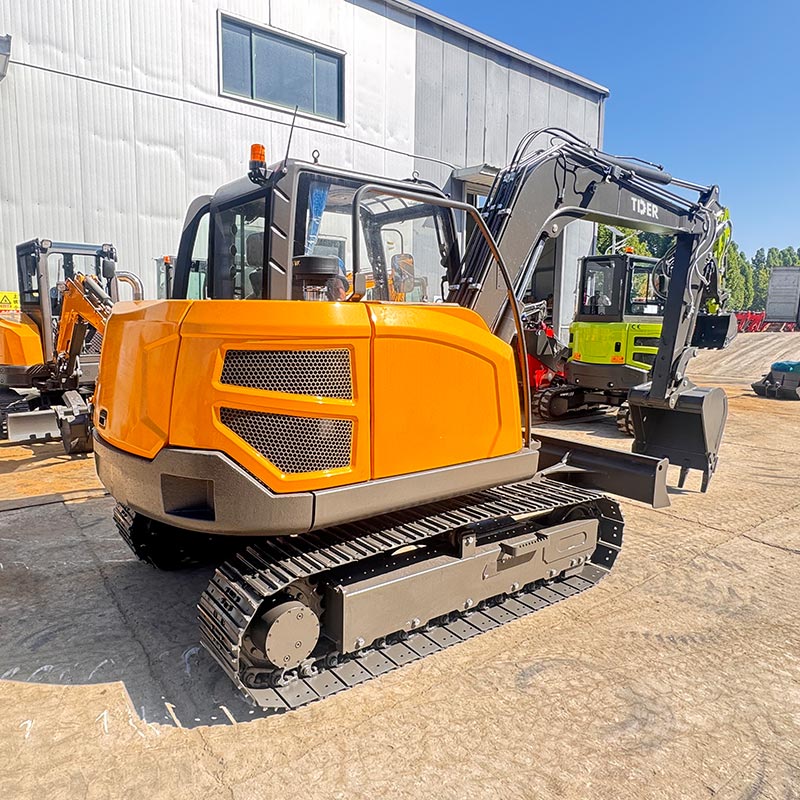 Гусеничный экскаватор грузоподъемностью 6,5 тонн с двигателем Yanmar.