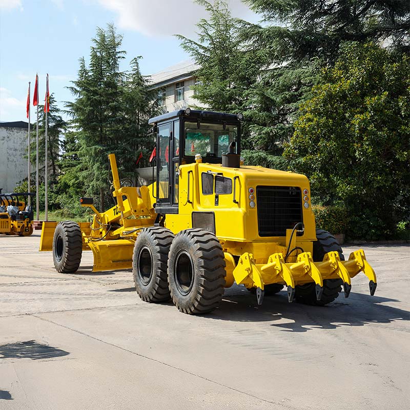 Продается автогрейдер мощностью 220 л.с. с двигателем Cummins.